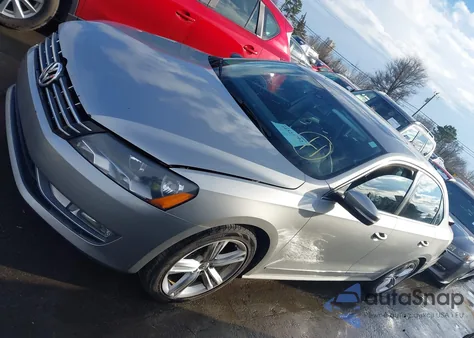 2014 Volkswagen Passat 1.8T Sel Premium z USA, uszkodzony, nr VIN 1VWCS7A30EC016033